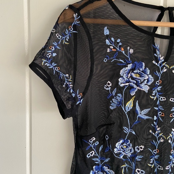 Black House White Market Embroidered Floral Mesh Blouse Elegant Flowers Boho - Picture 5 of 7